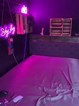 Shy-Ivy online show from December 4, 9:37 pm