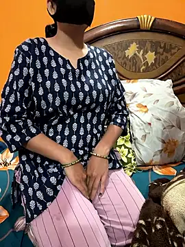 cutestpearl online show from January 13, 7:07 pm