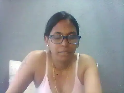 TiaBlaze online show from December 3, 9:33 am