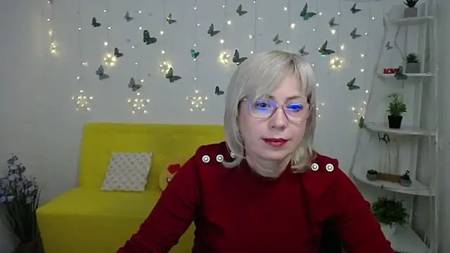 LaurenWishy online show from February 22, 6:20 pm