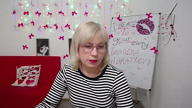 LaurenWishy online show from March 7, 6:26 pm