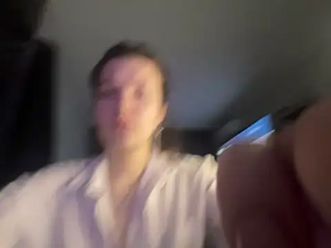 Teresa Yung online show from December 1, 9:28 pm