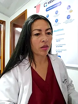 JustSamantha  online show from April 8, 11:23 am