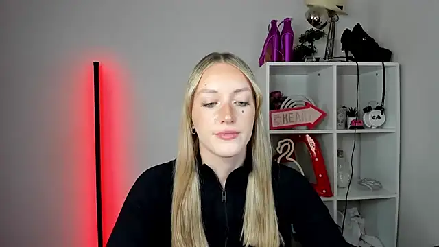 EvelynBlond online show from June 1, 12:40 pm