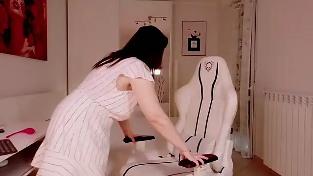 FlirtyFox  online show from February 1, 12:59 pm