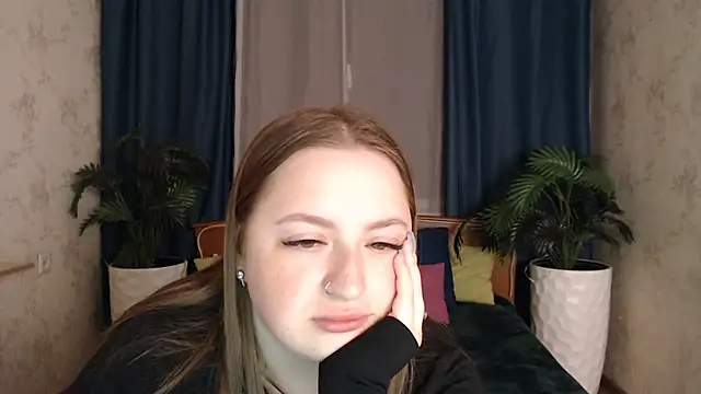 GirlPlayer online show from April 1, 1:41 pm