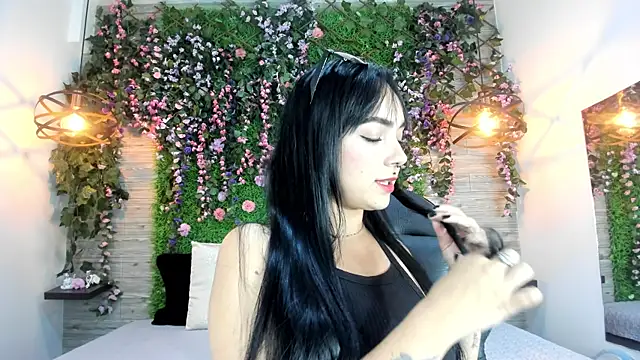 kittyMelvis online show from December 1, 2:37 am