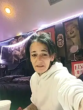 chaoticluvbug online show from December 21, 4:28 am