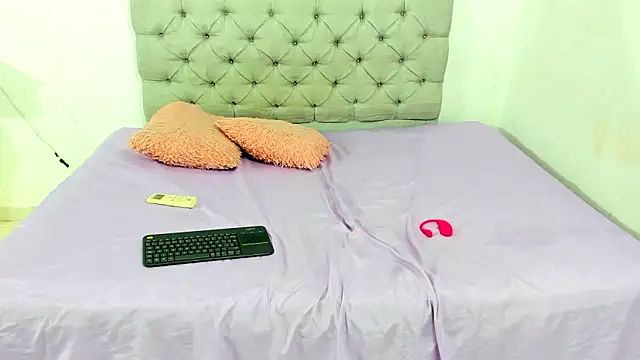 Briitney tovar online show from December 22, 1:25 pm