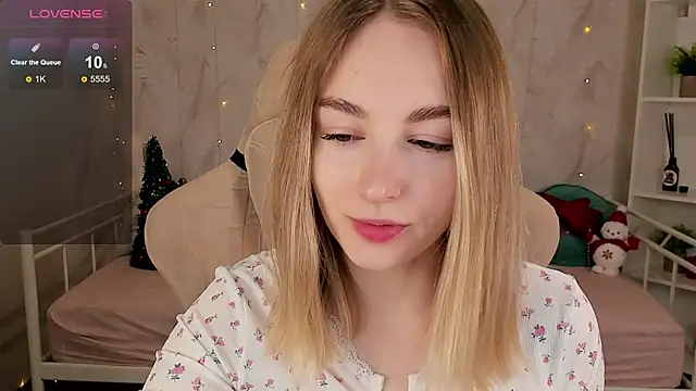 Shy Polly online show from December 15, 12:05 am