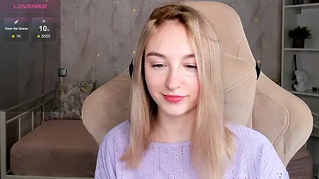 Shy Polly online show from April 19, 12:10 am