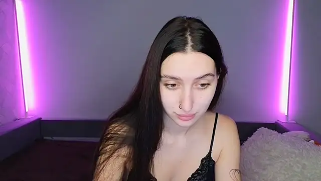 KikkyMi online show from December 18, 9:30 pm