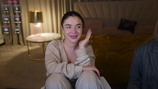 Charlotte Dreams online show from February 4, 4:10 pm