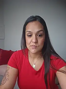 EllaEsEstrella online show from August 3, 6:35 pm