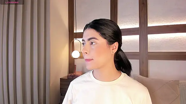 SarhaVega online show from January 9, 1:26 pm