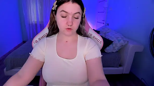 lovelyy julia online show from February 24, 8:13 am