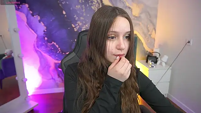 TinyNatalie online show from April 18, 2:30 pm