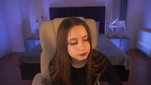 TinyNatalie online show from February 8, 10:45 pm