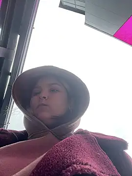 KateBurlesk online show from March 4, 9:05 am