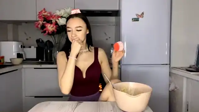 KristaLarmon online show from December 5, 5:25 pm