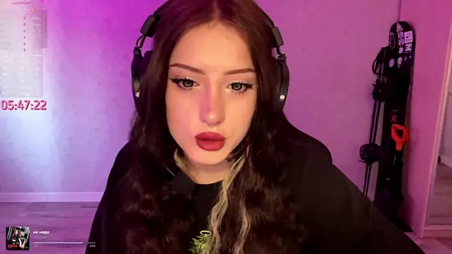 Meowluly online show from April 22, 9:23 pm