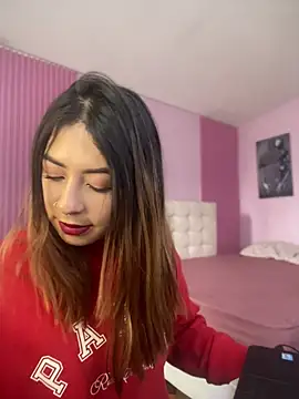 MaddieHunter online show from January 14, 2:33 pm