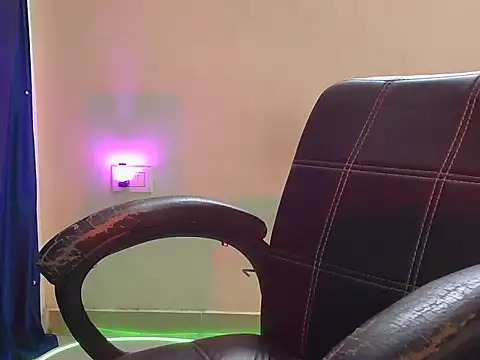 cute mahira online show from April 17, 9:50 pm