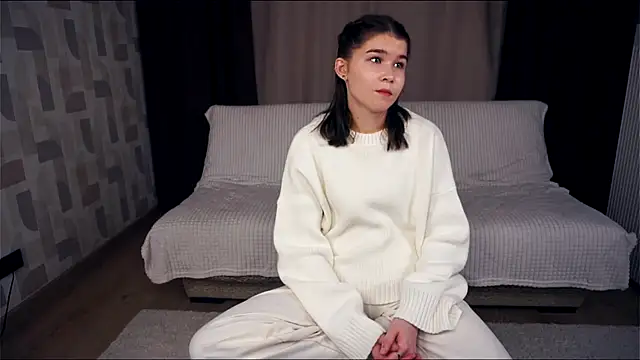 ZulaRattan online show from November 28, 7:06 pm