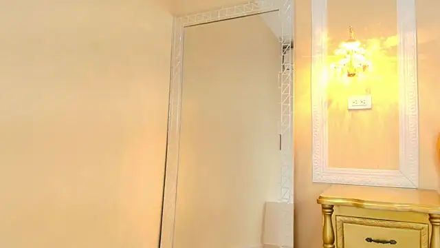 HallieStone online show from April 14, 1:22 pm