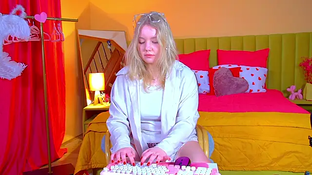 EmilyEvanse online show from March 3, 6:52 am