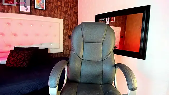 katty  collins online show from December 13, 9:43 pm