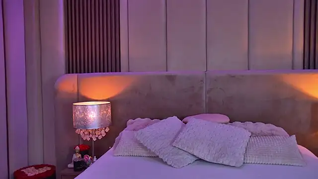 StephanieYves online show from July 8, 4:31 pm
