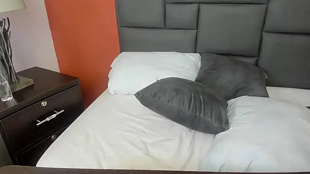 ania batchelor  online show from November 27, 4:32 pm