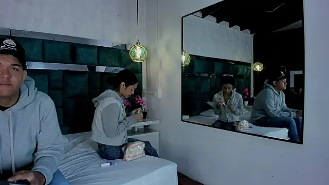  bonnyandclyde online show from March 2, 11:28 am