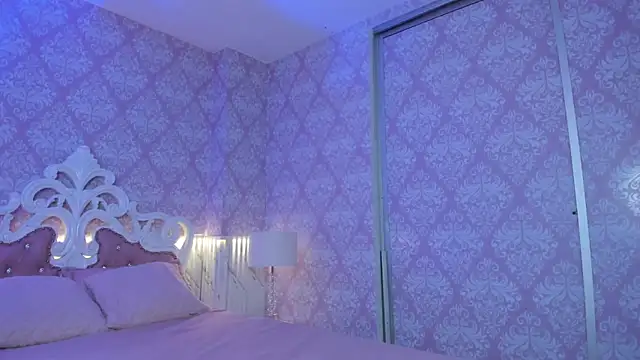 sarah sluty online show from April 21, 2:26 am