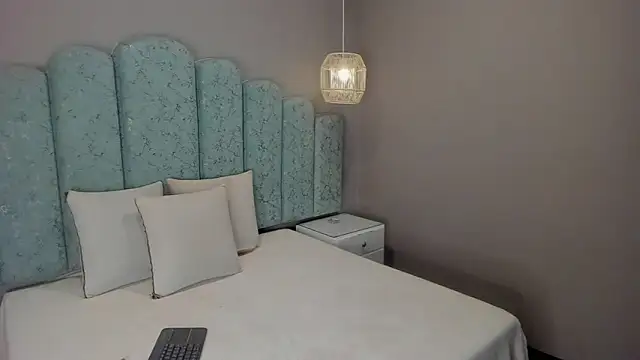 ninacrave  online show from February 4, 2:47 am