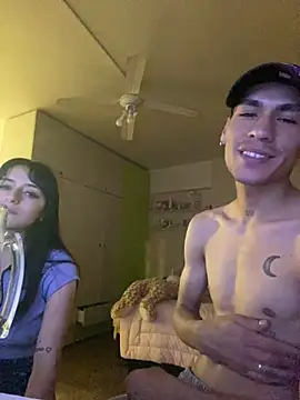 ParejaJovenZSur online show from November 26, 3:51 am