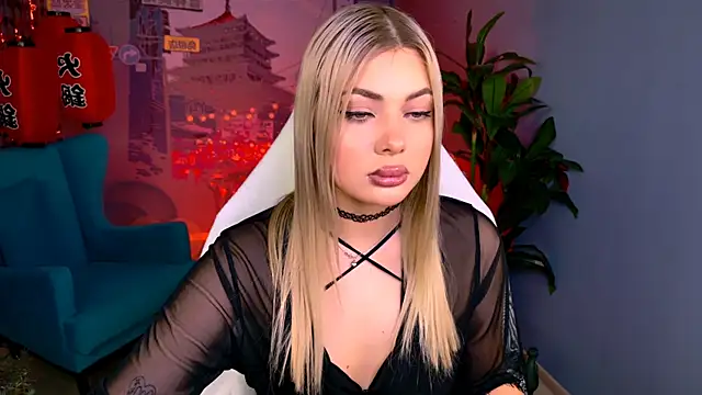 HyileyClark online show from February 21, 8:15 am