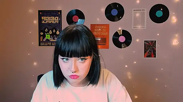 mira cool  online show from December 15, 8:25 pm