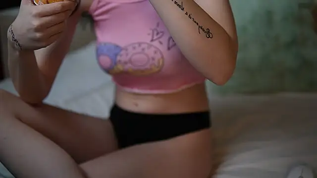 JosieLili online show from January 13, 6:45 pm