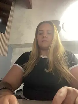 LoreinnFox online show from March 29, 7:35 pm