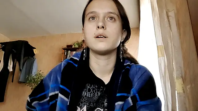 SophieHazely online show from December 15, 5:45 am