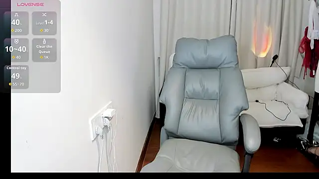 linlinjiang33 online show from April 16, 2:56 am