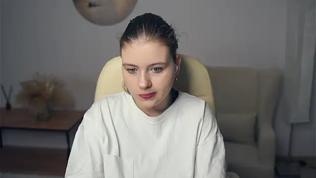 NovellaArjune online show from December 3, 8:06 am