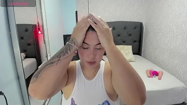 VIOLETTA ROSS1 online show from January 16, 12:23 pm