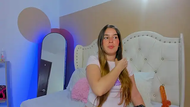 Chloe Fox18 online show from December 15, 4:23 pm