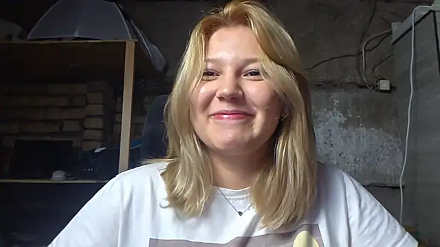 ShinyJules online show from August 8, 8:44 am