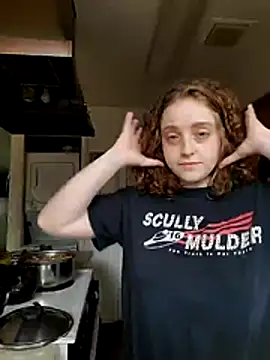 DeliaBlew online show from June 14, 6:30 pm