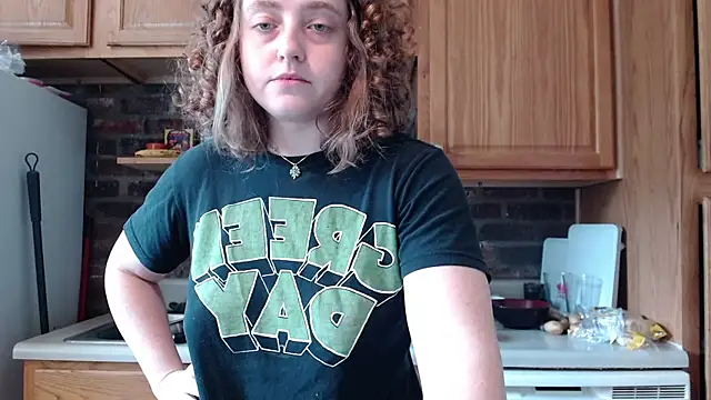 DeliaBlew online show from June 22, 5:32 pm
