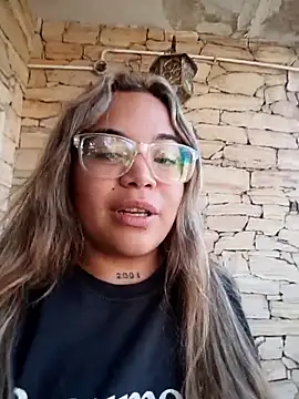 Lindalatina2001 online show from April 23, 7:27 pm